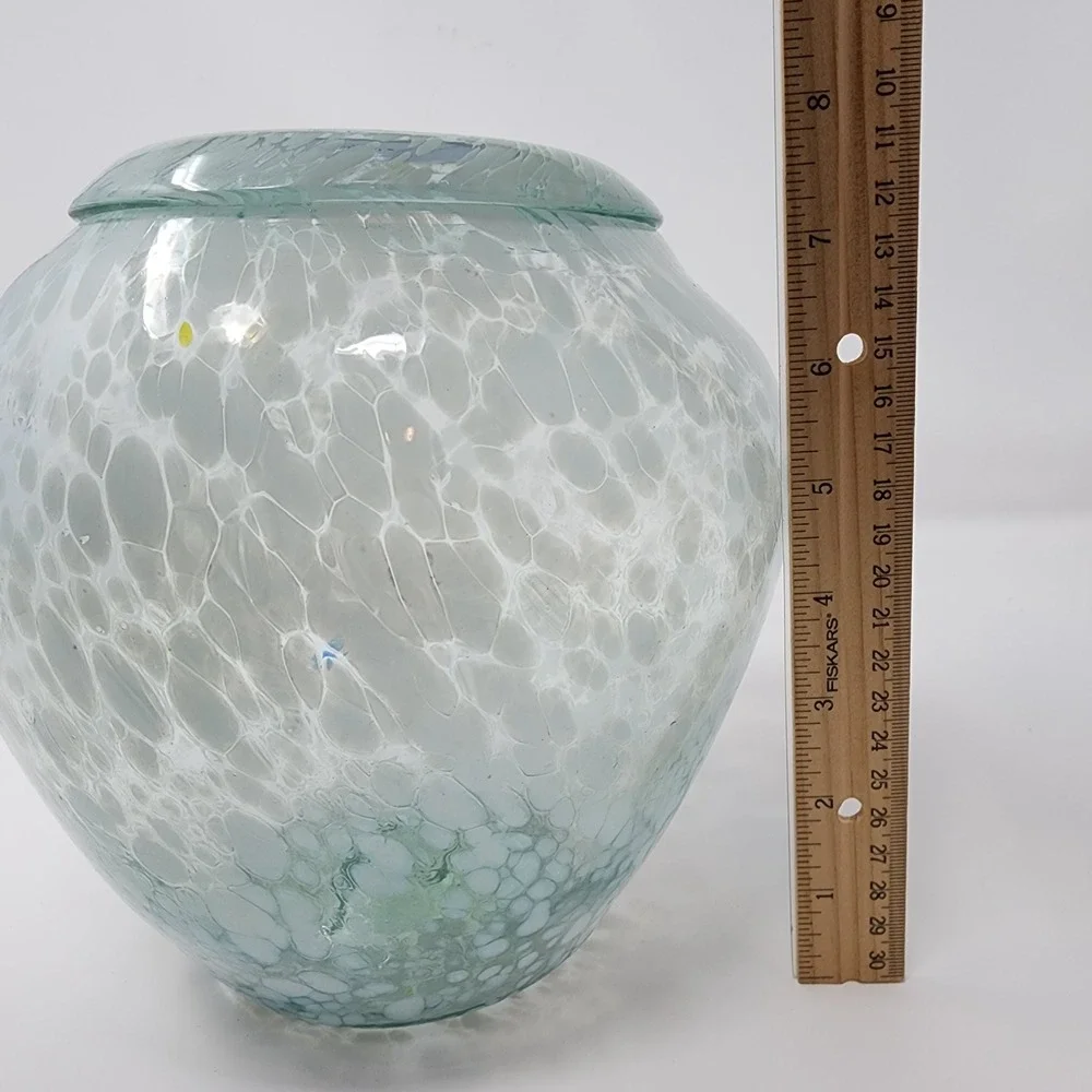 Unbranded glass confetti